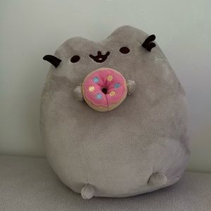 GUND STANDING PUSHEEN THE CAT 9” HOLDING DONUT